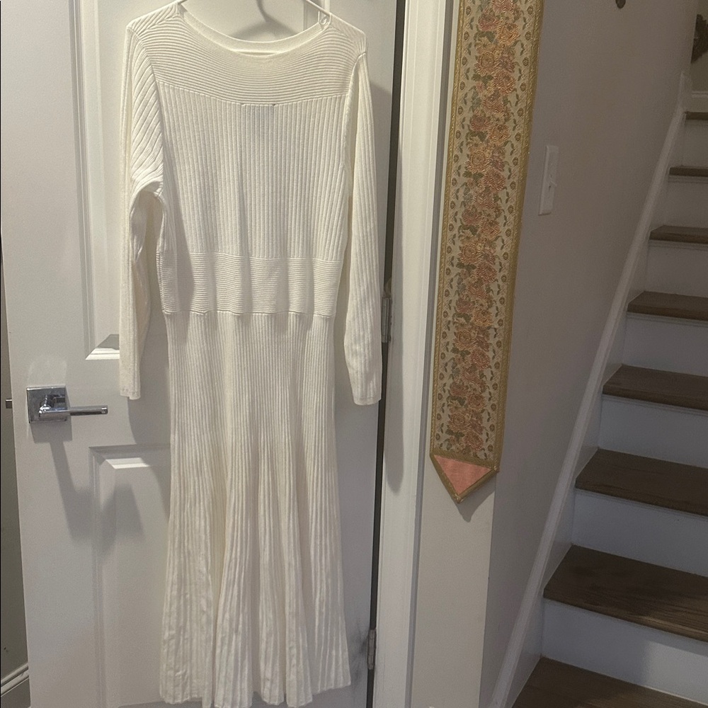 Long sleeves white dress - Picture 4 of 5